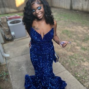 I’m selling a blue prom dress that was only wore for prom nothing else